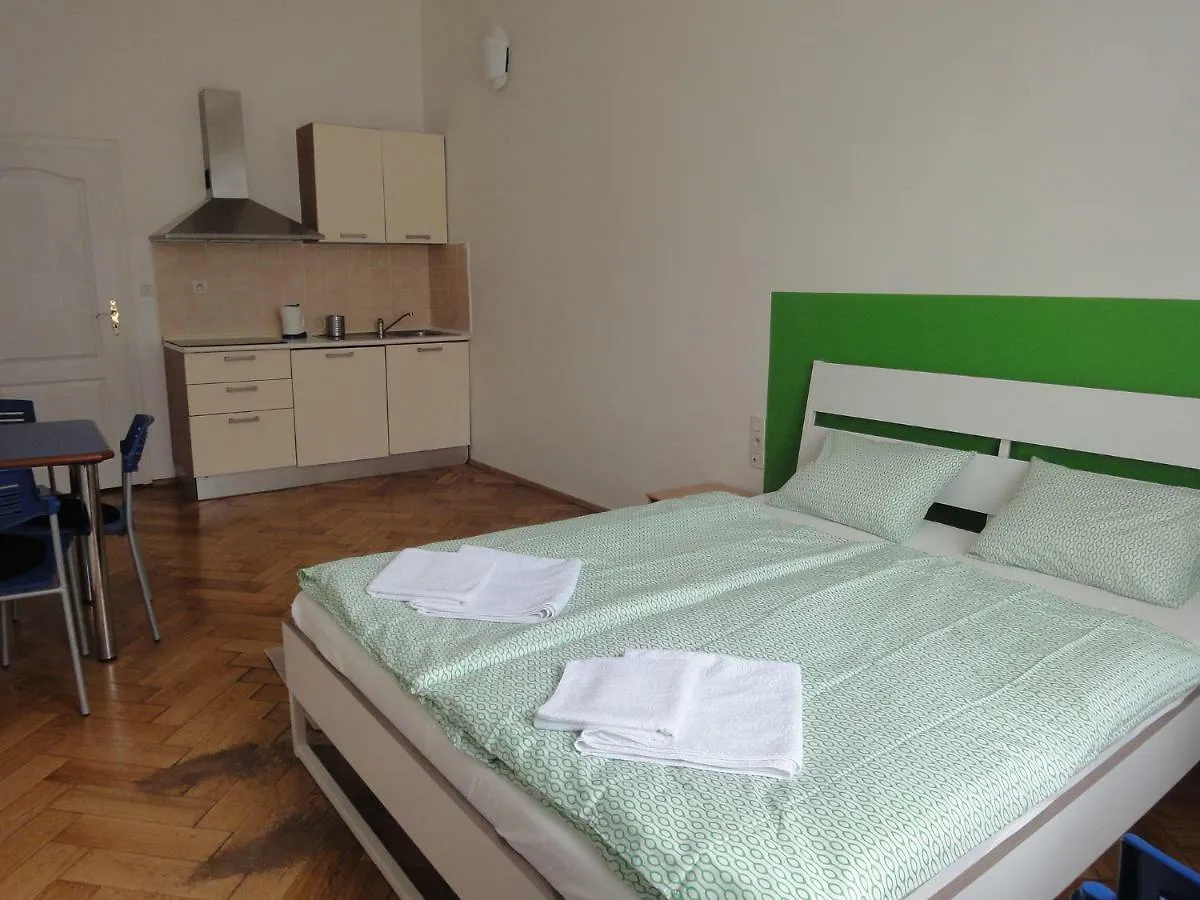 Apartma V Tunich Prague Apartment